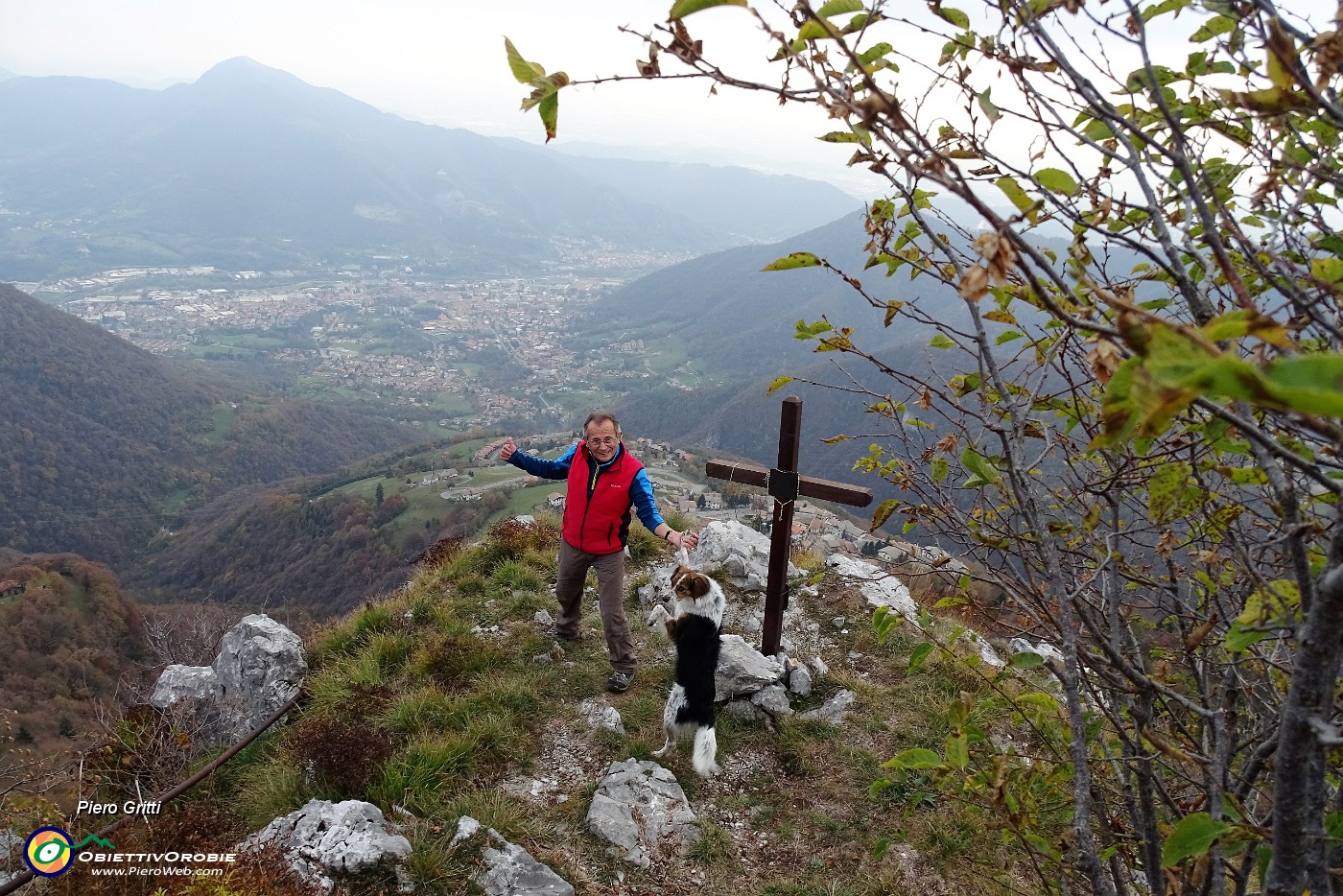 67 Dalla croce lignea vista su Valle Seriana.JPG